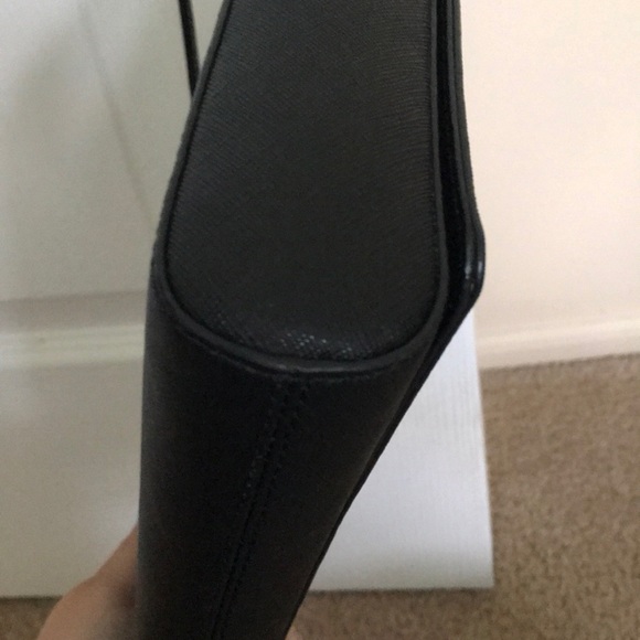 KATE SPADE black crossbody. In perfect condition!! - Picture 5 of 6